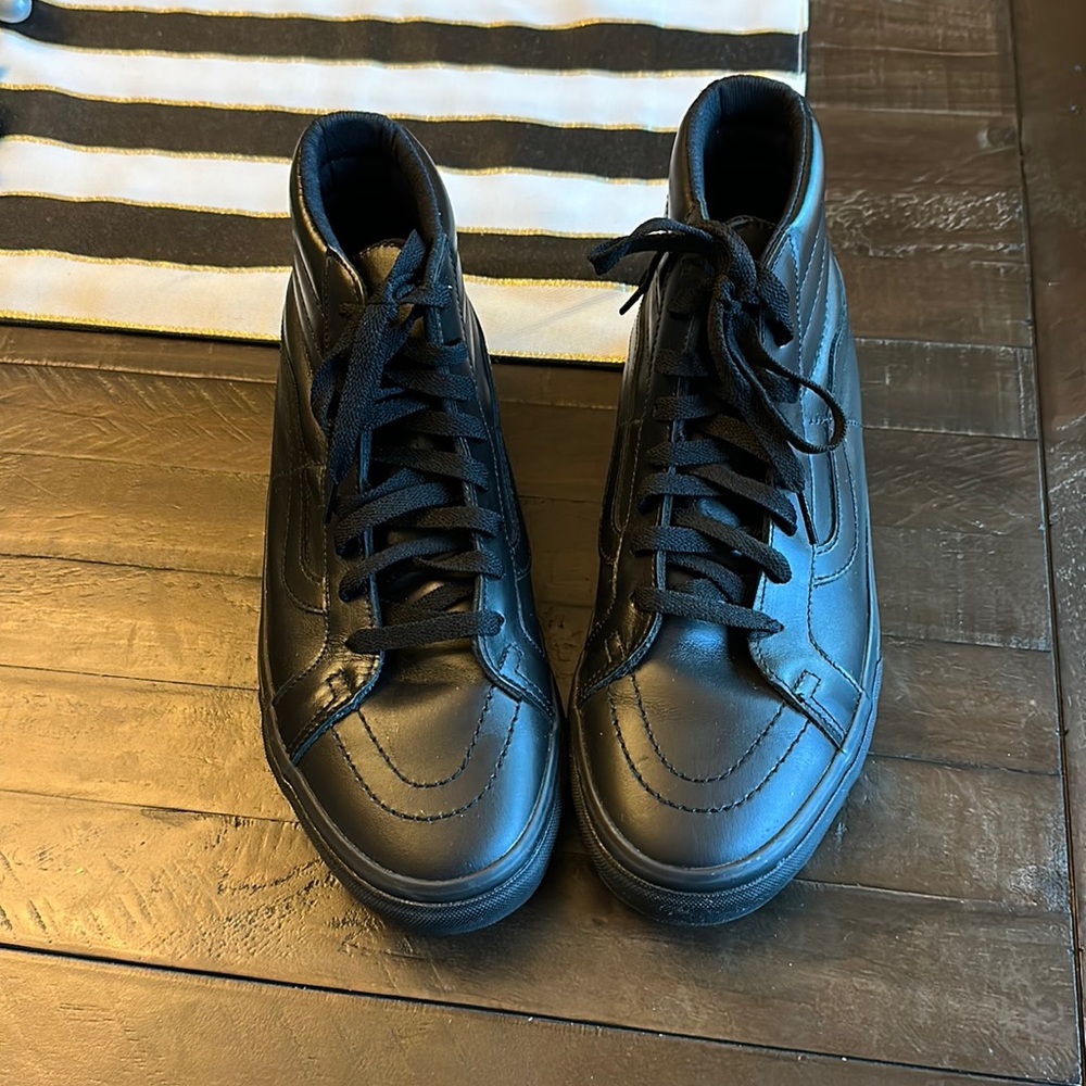 NWOT - Men Vans SK8-HI MTE